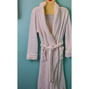 Carole Hochman White small tie front robe